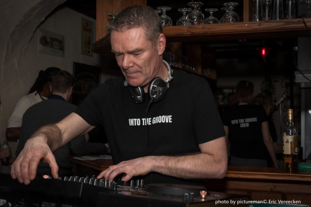 Into The Groove Dj's